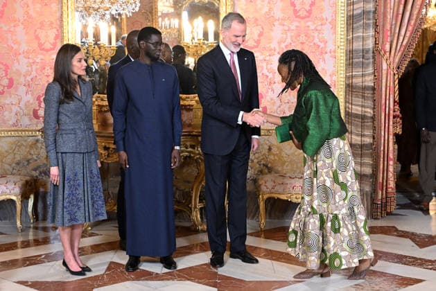The King and Queen of Spain host a lunch in honor of the President of the Republic of Senegal, Bassirou Diomaye Diakhar Faye Queen Letizia, the President of the Republic of Senegal, Bassirou Diomaye Diakhar Faye, and King Felipe VI during the reception offered before lunch at the Royal Palace, on March 25, 2026, in Madrid Spain For the President of the Republic of Senegal, this will be the second official visit to Spain after he attended the IV International Conference on Financing for Development of the United Nations in Seville on June 30, 2025.  Copyright: xJosÃ xOlivax 7394611