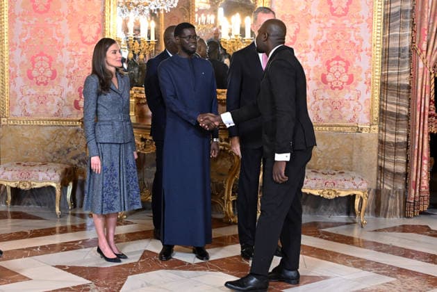 The King and Queen of Spain host a lunch in honor of the President of the Republic of Senegal, Bassirou Diomaye Diakhar Faye Queen Letizia, the President of the Republic of Senegal, Bassirou Diomaye Diakhar Faye, and King Felipe VI during the reception offered before lunch at the Royal Palace, on March 25, 2026, in Madrid Spain For the President of the Republic of Senegal, this will be the second official visit to Spain after he attended the IV International Conference on Financing for Development of the United Nations in Seville on June 30, 2025.  Copyright: xJosÃ xOlivax 7394613