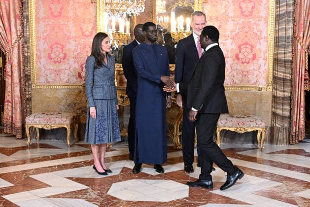The King and Queen of Spain host a lunch in honor of the President of the Republic of Senegal, Bassirou Diomaye Diakhar Faye Queen Letizia, the President of the Republic of Senegal, Bassirou Diomaye Diakhar Faye, and King Felipe VI during the reception offered before lunch at the Royal Palace, on March 25, 2026, in Madrid Spain For the President of the Republic of Senegal, this will be the second official visit to Spain after he attended the IV International Conference on Financing for Development of the United Nations in Seville on June 30, 2025.  Copyright: xJosÃ xOlivax 7394614
