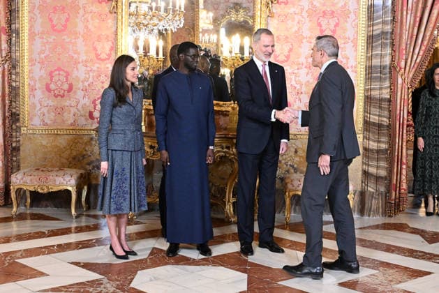 The King and Queen of Spain host a lunch in honor of the President of the Republic of Senegal, Bassirou Diomaye Diakhar Faye Queen Letizia, the President of the Republic of Senegal, Bassirou Diomaye Diakhar Faye, and King Felipe VI during the reception offered before lunch at the Royal Palace, on March 25, 2026, in Madrid Spain For the President of the Republic of Senegal, this will be the second official visit to Spain after he attended the IV International Conference on Financing for Development of the United Nations in Seville on June 30, 2025.  Copyright: xJosÃ xOlivax 7394615