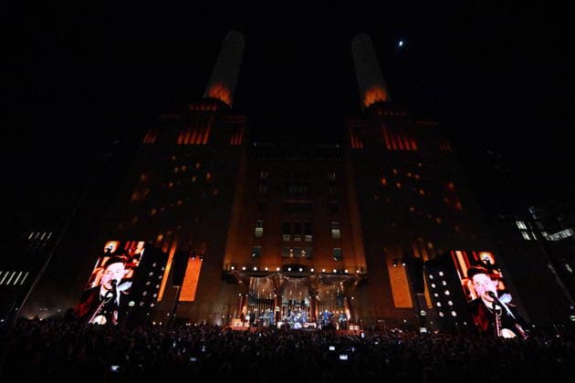 March 25, 2026, London, London, UK: London, UK. Marcus Mumford, Ben Lovett, and Ted Dwane of British folk-rock band Mumford and Sons perform at the Apple 50th Anniversary Event held at Battersea Power Station. Apple was founded by Steve Jobs, Steve Wozniak, and Ronald Wayne fifty years ago on 1st April 1976. London UK  - ZUMAl94_ 20260325_zaf_l94_040 Copyright: xLondonxNewsxPicturesx