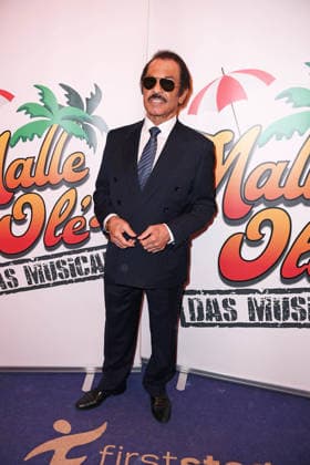 Kalle Schwensen at the premiere of MALLE OLE DAS MUSICAL DAS BALLERT at the First Stage Theater in Hamburg on 25 03 2026