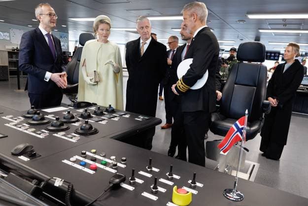 DEME CEO Luc Vandenbulcke, Queen Mathilde of Belgium, King Philippe - Filip of Belgium, Crown Prince Haakon Magnus of Norway and Captain of the Norse Wind, Tony Cato pictured during a visit to the DEME wind turbine installation vessel Norse Wind in Oslo, on day two of the official state visit of the Belgian royal couple to Norway, on Wednesday 25 March 2026. Belgian monarchs are on an official state visit to Norway from 24 to 26 March 2026.  BENOITxDOPPAGNE 168902276
