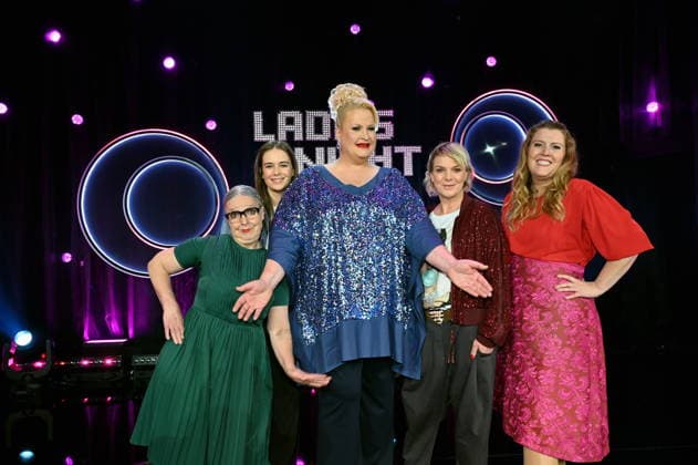 Rosemie Warth, l-r, Josepha Walter, Daphne de Luxe, Mirja Boes und Franziska Wanninger zu Gast bei der ARD Show Ladies Night die einzige Comedy- und Kabarettshow mit rein weiblicher Besetzung im deutschsprachigen Fernsehen. Sendetermin 25.04.2025 das Erste : *** Rosemie Warth, l r, Josepha Walter, Daphne de Luxe, Mirja Boes and Franziska Wanninger as guests on the ARD show Ladies Night the only comedy and cabaret show with an all-female cast on German-language television Broadcast date 25 04 2025 das Erste