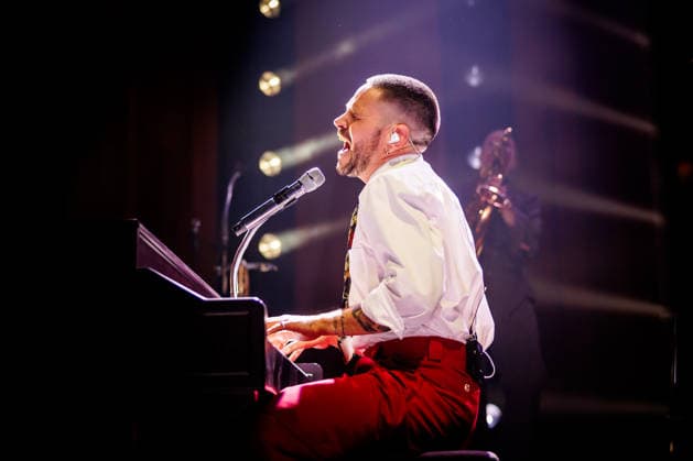 Chris Holsten live in Oslo, Norway Oslo, Norway. 25th, March 2026. The Norwegian singer and songwriter Chris Holsten performs a live concert Sentrum Scene in Oslo. Norway, Oslo  Copyright: xGonzalesxPhoto KetilxMartinsenx