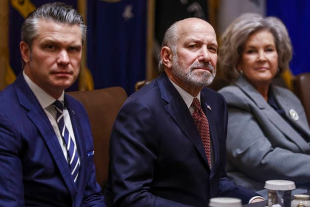 March 26, 2026, Washington, District Of Columbia, USA: United States Secretary of Commerce Howard Lutnick, with US Secretary of War Pete Hegseth and White House Chief of Staff Susie Wiles, listen during a Cabinet meeting hosted by US President Donald J. Trump in the Cabinet Room of the White House in Washington, DC, USA, 26 March 2026 Washington USA  - ZUMAs152 20260326_faa_s152_026 Copyright: xWillxOliverx-xPoolxviaxCNPx