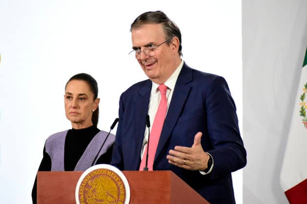 MexicoÃ¢â‚¬â ¢s President Claudia Sheinbaum Pardo is seen behind while Mexico s Economic Minister, Marcelo Ebrard Casaubon speaks during a news conference at National Palace. on March 26, 2026 in Mexico City, Mexico. Mexico City Mexico - ZUMAe321 20260326_zia_e321_003 Copyright: xLuisxBarronx