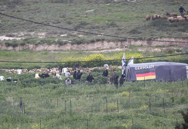 News Bilder des Tages March 26, 2026, Nablus, Palestine: A Jewish settler herds sheep while settlers establish a pastoral outpost at the site where Jewish settler Yehuda Shmuel Sherman was killed in Palestinian agricultural fields in the village of Beit Ummar, north of Nablus in the West Bank. Nablus Palestine - ZUMAs197 20260326_aaa_s197_057 Copyright: xNasserxIshtayehx