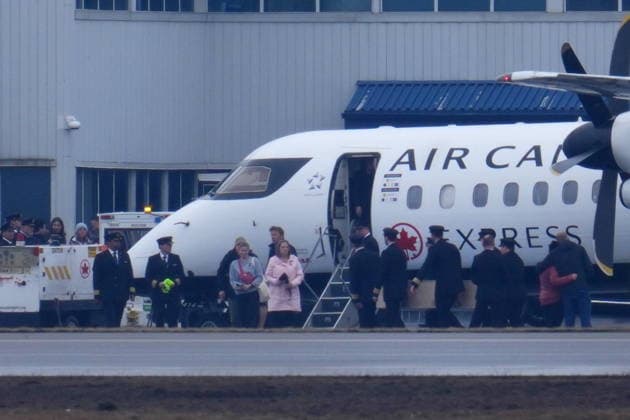 March 26, 2026, Ottawa, On, CANADA: Pilots carry the casket during the repatriation of Jazz Aviation First Officer Mackenzie Gunther, who died after his Air Canada Express plane collided with a fire truck at New York s LaGuardia Airport, in Ottawa, on Thursday, March 26, 2026. Ottawa CANADA  - ZUMAc35_ 20260326_zaf_c35_085 Copyright: xSeanxKilpatrickx