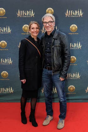 26 03 2026 Düsseldorf Cirque du Soleil Alegria Red Carpet on the evening of the Düsseldorf premiere Here r l Markus Kirschbaum with companion Nici Düsseldorf Gerresheim Glasmacherviertel North Rhine-Westphalia Germany
