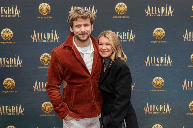 26 03 2026 Düsseldorf Cirque du Soleil Alegria Red Carpet on the evening of the Düsseldorf premiere Here l r Steve Windolf and Kerstin Landsmann Düsseldorf Gerresheim Glasmacherviertel North Rhine-Westphalia Germany