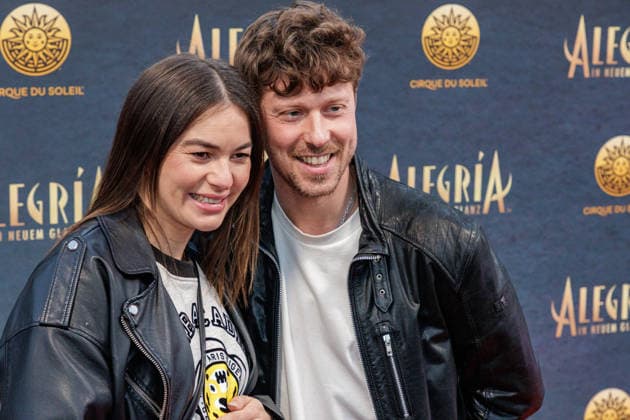 26 03 2026 Düsseldorf Cirque du Soleil Alegria Red Carpet on the evening of the Düsseldorf premiere Here l r Renata and Valentin Lusin Düsseldorf Gerresheim Glasmacherviertel North Rhine-Westphalia Germany