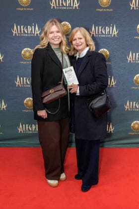 26 03 2026 Düsseldorf Cirque du Soleil Alegria Red Carpet on the evening of the Düsseldorf premiere Here r l Johanna Gastdorf with daughter-in-law-to-be Aileen Düsseldorf Gerresheim Glasmacherviertel North Rhine-Westphalia Germany