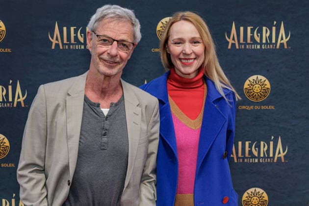 26 03 2026 Düsseldorf Cirque du Soleil Alegria Red Carpet on the evening of the Düsseldorf premiere Here l r Rolf Berg and Julia Beerhold Düsseldorf Gerresheim Glasmacherviertel North Rhine-Westphalia Germany