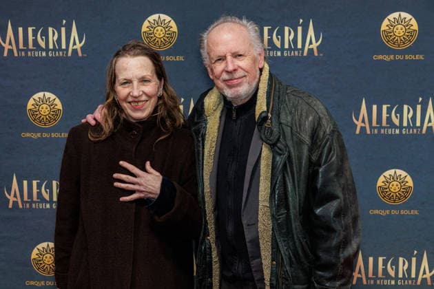 26 03 2026 Düsseldorf Cirque du Soleil Alegria Red Carpet on the evening of the Düsseldorf premiere Here Dieter Brandecker r with company Düsseldorf Gerresheim Glasmacherviertel North Rhine-Westphalia Germany