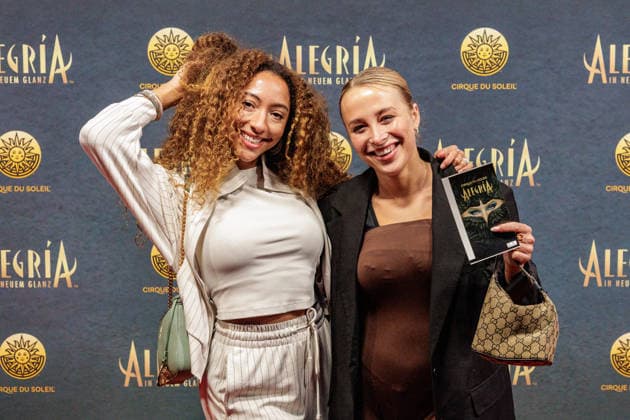 26 03 2026 Düsseldorf Cirque du Soleil Alegria Red Carpet on the evening of the Düsseldorf premiere Here l r Amanda Bella Ciss and company Düsseldorf Gerresheim Glasmacherviertel North Rhine-Westphalia Germany