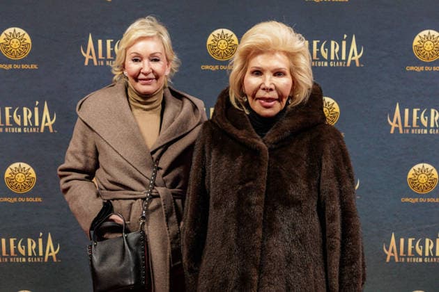 26 03 2026 Düsseldorf Cirque du Soleil Alegria Red Carpet on the evening of the Düsseldorf premiere Here Ute Henriette Ohoven r with escort Düsseldorf Gerresheim Glasmacherviertel North Rhine-Westphalia Germany
