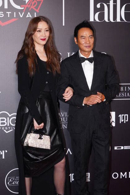 HONG KONG, CHINA - MARCH 26: Actor Simon Yam Tat-wah and his wife Sophia Kao, also known as Qi Qi, attend Big Art Festival during Art Basel Hong Kong 2026 on March 26, 2026 in Hong Kong, China.  Copyright: xVCGx 111630893677