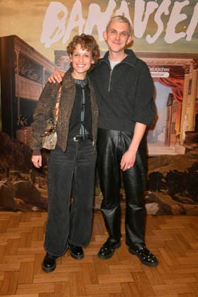 Kristin Suckow and Joshua Seelenbinder at the special screening Banausen Comedy Theater Chaos at Deutsches Theater Berlin, 27 03 2026 Foto:xM.xBehrensx xFuturexImagex banausen_6306