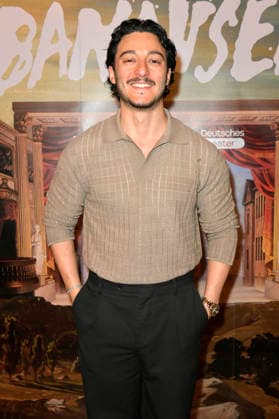 Mehmet Daloglu at the special screening Banausen Comedy Theater Chaos at Deutsches Theater Berlin, 27 03 2026 Foto:xM.xBehrensx xFuturexImagex banausen_6311