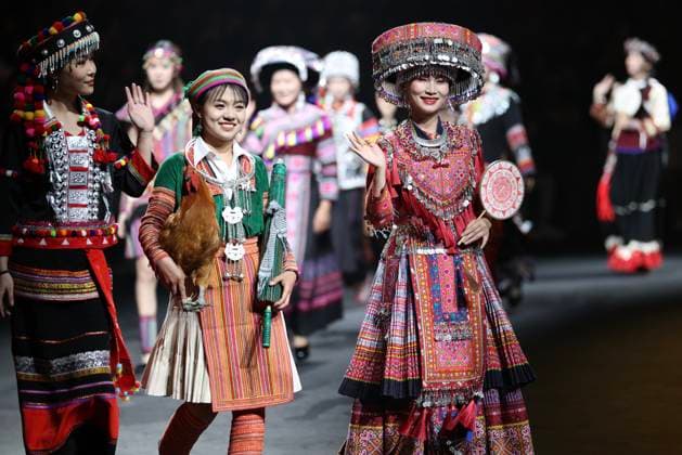 BEIJING, CHINA - MARCH 27: Models walk the runway at the Gu axin collection by designer Yang Chunlin on day 8 of China Fashion Week 2026 (Spring) at 798Â·751 PARK on March 27, 2026 in Beijing, China.  Copyright: xChinaxNewsxServicex 111631060886