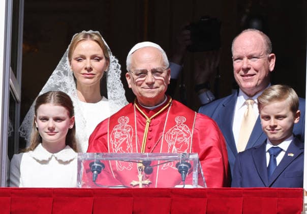 Pope Leo XIV on the balcony of the Princes Palace with Prince Albert II of Monaco, Princess Charlene, Prince Gabriel and Princess Gabriella Historic visit of Pope Leo XIV to Monaco on March 28, 2026 Claudia Albuquerque Bestimage Pope Leo XIV on the balcony of the Princes Palace with Prince Albert II of Monaco, Princess Charlene, Prince Gabriel and Princess Gabriella Historic visit of Pope Leo XIV to Monaco on March 28, 2026 Monaco  Copyright: xClaudiaxAlbuquerquex xBestimagexClaudiaxAlbuquerquex xBestimagex