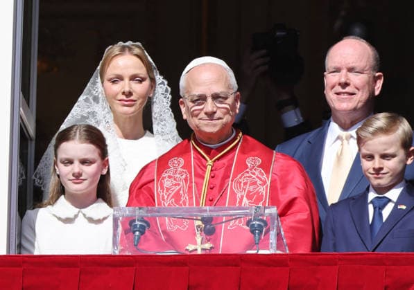 Pope Leo XIV on the balcony of the Princes Palace with Prince Albert II of Monaco, Princess Charlene, Prince Gabriel and Princess Gabriella Historic visit of Pope Leo XIV to Monaco on March 28, 2026 Claudia Albuquerque Bestimage Pope Leo XIV on the balcony of the Princes Palace with Prince Albert II of Monaco, Princess Charlene, Prince Gabriel and Princess Gabriella Historic visit of Pope Leo XIV to Monaco on March 28, 2026 Monaco  Copyright: xClaudiaxAlbuquerquex xBestimagexClaudiaxAlbuquerquex xBestimagex