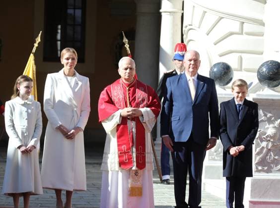 Pope Leon XIV a Monaco PHOTOPQR NICE MATIN Cyril Dodergny Monaco 28 03 2026 Monaco le 28 03 2026 Voyage Apostolique de sa Saintete Le Pape Leon XIV en Principaute de Monaco Cours dhonneur du palais Princier Accueil de sa Saintete Le Pape Leon XIV par S A S Le Prince Albert II, La Princesse Charlene, La Princesse Gabriella, Le Prince Hereditaire Jacques et toute le famille Princiere This Saturday, March 28, Monaco welcomes Pope Leo XIV on an apostolic visit This is the first papal visit of the modern era Monaco France  Copyright: xPHOTOPQR NICExMATIN MAXPPPxCyrilxDodergnyx 20260328NIM5910 20260328NIM5910