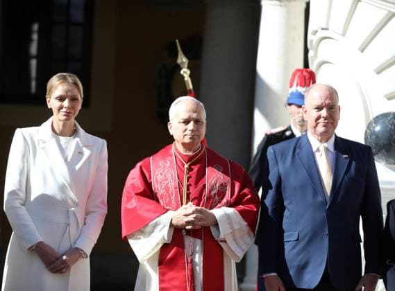 Pope Leon XIV a Monaco PHOTOPQR NICE MATIN Cyril Dodergny Monaco 28 03 2026 Monaco le 28 03 2026 Voyage Apostolique de sa Saintete Le Pape Leon XIV en Principaute de Monaco Cours dhonneur du palais Princier Accueil de sa Saintete Le Pape Leon XIV par S A S Le Prince Albert II, La Princesse Charlene, La Princesse Gabriella, Le Prince Hereditaire Jacques et toute le famille Princiere This Saturday, March 28, Monaco welcomes Pope Leo XIV on an apostolic visit This is the first papal visit of the modern era Monaco France  Copyright: xPHOTOPQR NICExMATIN MAXPPPxCyrilxDodergnyx 20260328NIM5911 20260328NIM5911