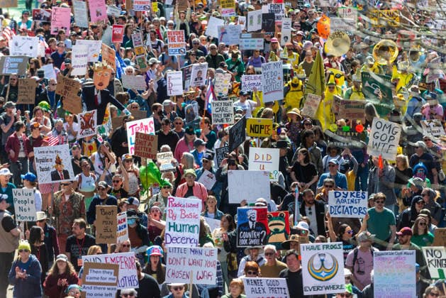 March 28, 2026, Portland, Oregon, USA: Demonstrators march during the No Kings 3 rally on Saturday, March 28, 2026 in Portland, Oregon. Portland USA - ZUMAh206 20260328_znp_h206_022 Copyright: xBenjaminxHansonx