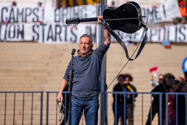 March 28, 2026, St. Paul, Minnesota, USA: BRUCE SPRINGSTEEN performs at No Kings rally at Minnesota State Capitol on Saturday. St. Paul USA - ZUMAs326 20260328_znp_s326_019 Copyright: xHoldenxSmithx