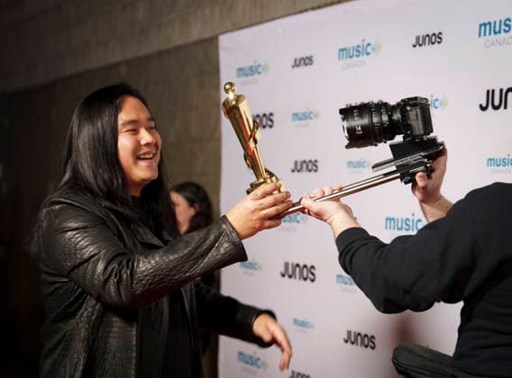 March 28, 2026, Hamilton, On, CAN: Aysanabee, nominated for Alternative Album of the Year, and Contemporary Indigenous Artist or Group of the Year, on the red carpet at the 2026 Juno Awards Gala in Hamilton, Saturday, March 28, 2026. Hamilton CAN  - ZUMAc35_ 20260328_zaf_c35_205 Copyright: xPeterxPowerx