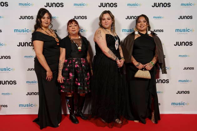 March 28, 2026, Hamilton, On, CAN: Manitou Mkwa Singers, nominated for Traditional Indigenous Artist or Group of the Year, on the red carpet at the 2026 Juno Awards Gala in Hamilton, Saturday, March 28, 2026. Hamilton CAN  - ZUMAc35_ 20260328_zaf_c35_206 Copyright: xPeterxPowerx