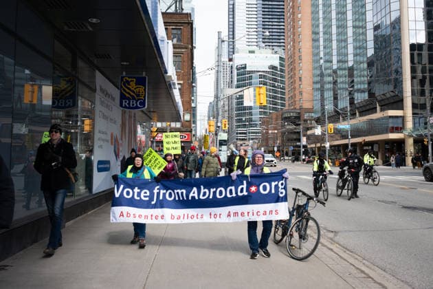 No Tyrants rally in Toronto, Canada - 28 Mar 2026 Protesters and attendees march together northbound on University Avenue in Toronto for the ‘No Tyrants’ rally held in Toronto. Hundreds of demonstrators gathered in Toronto on Saturday for the No Tyrants rally, the name used in countries with constitutional monarchies for the broader No Kings movement opposing U.S. President Donald Trump. Organized in part by Democrats Abroad, the event drew a large crowd that included many self-identified American citizens living in Canada. Marchers sang and carried signs as they walked through downtown Toronto streets near the U.S. Consulate. The Toronto action was part of a global day of protest, with more than 3,100 events organized across all 50 Copyright: xStaceyxNewmanx xSOPAxImagesx StaceyNewman-8484