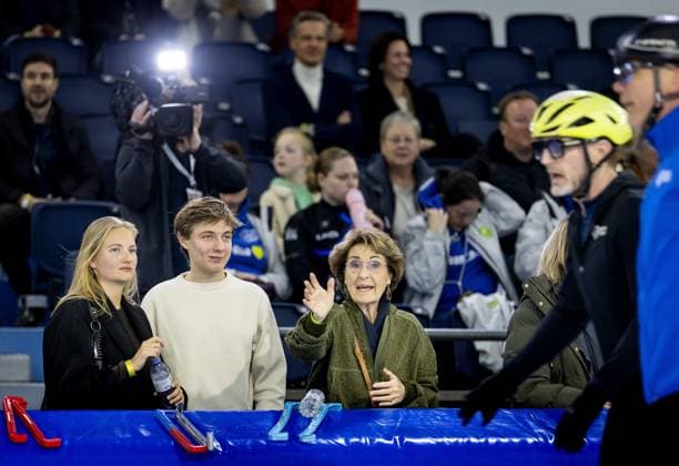 HEERENVEEN - Isabella and Benjamin van Vollenhoven, Princess Margriet and Prince Bernhard on the Thialf ice rink during the kick-off of the tenth edition of De Hollandse 100. The duathlon is held annually to raise money for scientific research into the nature and treatment of lymphoma. KOEN VAN WEEL ANP netherlands out - belgium out  Copyright: xx x554650173x originalFilename: 554650173.jpg