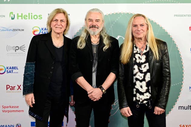 Rüdiger Barton, Hans Jürgen Reznicek and Uwe Hassbecker from Silly at the 9 Windflüchter Charity Gala 2026 in aid of the Betroffen˜ foundation in the Störtebeker Brauquartier Stralsund, 28 03 2026 Foto:xM.xWehnertx xFuturexImagex windfluechter_6315