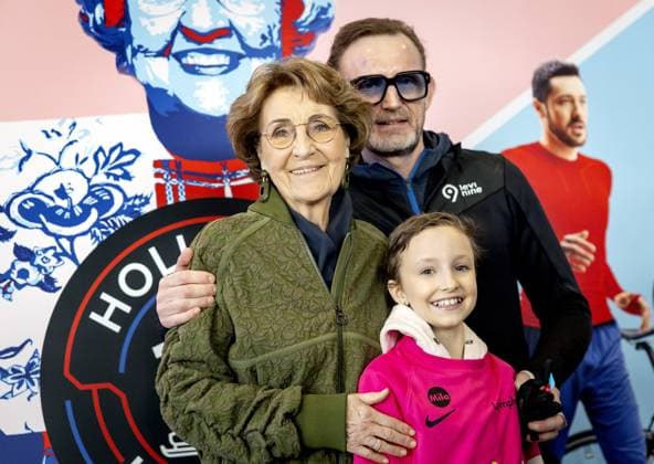 HEERENVEEN - Princess Margriet, Prince Bernard, and Mila on the Thialf ice rink during the kick-off of the tenth edition of De Hollandse 100. The duathlon is held annually to raise money for scientific research into the nature and treatment of lymphoma. KOEN VAN WEEL ANP netherlands out - belgium out  Copyright: xx x554655887x originalFilename: 554655887.jpg