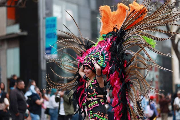 Large-scale carnival parade in Mexico City MEXICO CITY, MEXICO - MARCH 29: A woman wearing traditional costume participates in a large-scale carnival parade, in Mexico City, Mexico on March 29, 2026. More than 7,000 participants from neighborhoods across Mexico City, dressed in colorful attire linked to Mexico s carnival traditions, paraded through the capital s historic center in an event called Carnaval de Carnavales . Daniel Cardenas Anadolu Mexico City Mexico. Editorial use only. Please get in touch for any other usage.  Copyright: x2026xAnadoluxDanielxCardenasx