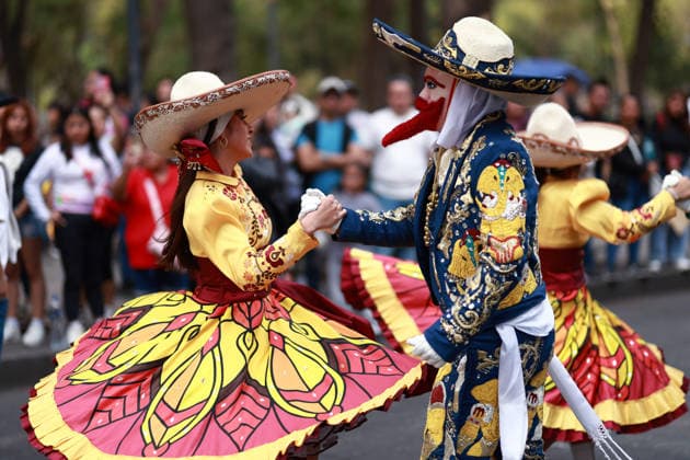 Large-scale carnival parade in Mexico City MEXICO CITY, MEXICO - MARCH 29: People in traditional costumes participate in a large-scale carnival parade, in Mexico City, Mexico on March 29, 2026. More than 7,000 participants from neighborhoods across Mexico City, dressed in colorful attire linked to Mexico s carnival traditions, paraded through the capital s historic center in an event called Carnaval de Carnavales . Daniel Cardenas Anadolu Mexico City Mexico. Editorial use only. Please get in touch for any other usage.  Copyright: x2026xAnadoluxDanielxCardenasx