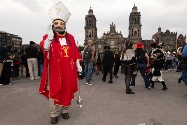 March 29, 2026, Mexico City, Mexico: Performers, dancers and musicians took part in the Third Carnival of Carnivals in Mexico City, where thousands of people followed the route from the Monument to the Revolution to the Zocalo, in a celebration defined by masks, traditional costumes and live music. Mexico City Mexico - ZUMAl178 20260329_znp_l178_043 Copyright: xCristianxLeyvax