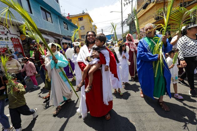 A person portraying Jesus during the Palm Sunday reenactment in the Tenorios neighborhood in the Iztapalapa borough, a tradition over 40 years old, which marks the beginning of the Holy Week liturgical celebrations. on March 29, 2026 in Mexico City, Mexico. Mexico City Mexico - ZUMAe321 20260329_zia_e321_036 Copyright: xIanxRoblesx