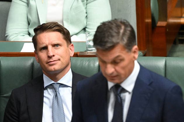 QUESTION TIME, Shadow Industry Minister Andrew Hastie listens to Australian Opposition Leader Angus Taylor speak during Question Time in the House of Representatives at Parliament House in Canberra, Monday, March 30, 2026. ( NO ARCHIVING CANBERRA AUSTRALIAN CAPITAL TERRITORY AUSTRALIA  Copyright: xLUKASxCOCHx 20260330139005426416