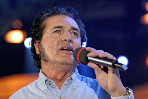 ARCHIV: Engelbert Sänger Engelbert anläßlich der ARD-Fernsehshow Musikantenstadl , 2005 ARCHIVAUFNAHME, Datum geschätzt 20260321JWM0165 *** ARCHIVE Engelbert singer Engelbert on the occasion of the ARD TV show Musikantenstadl , 2005 ARCHIVE RECORD, date estimated 20260321JWM0165