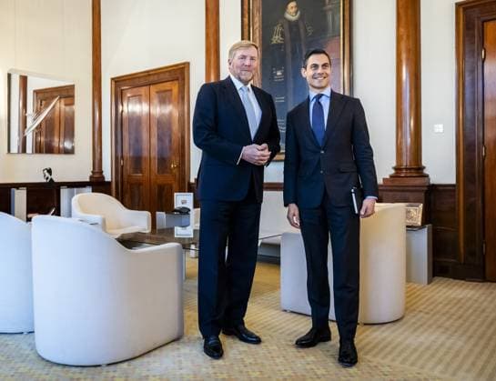 THE HAGUE - King Willem-Alexander receives Prime Minister Rob Jetten in his office at Noordeinde Palace for the first weekly meeting since the swearing-in of the Jetten cabinet. The King and the Prime Minister speak with each other almost every Monday. During these conversations, the King is kept informed of current government policy. REMKO DE WAAL POOL ANP netherlands out - belgium out  Copyright: xx x554736890x originalFilename: 554736890.jpg