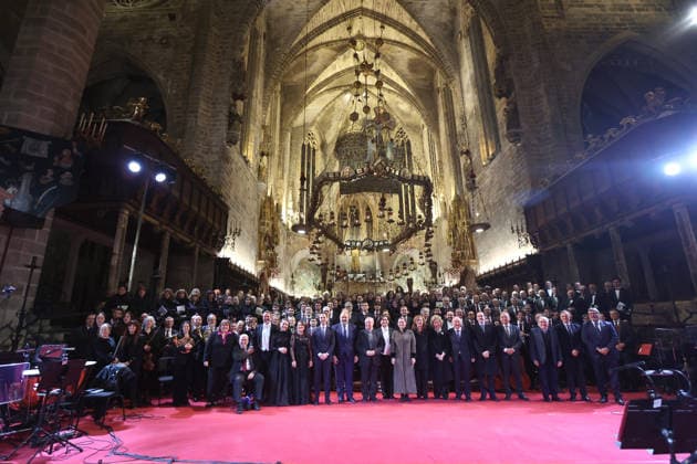 Queen Sofia attends the annual Easter concert to benefit Projecte Home Balears Family photo after the annual Easter concert, in the Cathedral Basilica of Santa Maria de Mallorca, on March 30, 2026, in Palma de Mallorca, Mallorca, Balearic Islands Spain The Balearic Symphony Orchestra and the Choir of the University of the Balearic Islands have performed the Easter concert Verdis Requiem for the benefit of Proyecto Hombre The organization has indicated that the proceeds of the program will go entirely to the treatment and prevention programs developed by the entity in the Balearic Islands 30 MARCH 2026 REINA SOFÍA SPAIN MALORCA CONCERT EASTER BENEFICIAL BALEARES Palma de Mallorca, Mallorca Isl Palma de Mallorca, Mallorca Isl Isl Spain  Copyright: xIsaacxBujx 7408870