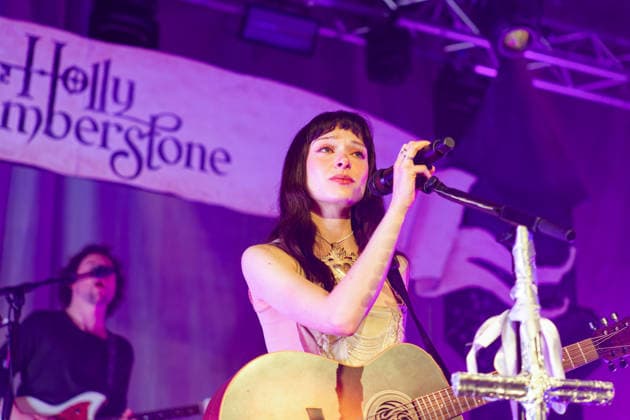 March 30, 2026, Manchester, United Kingdom: UK Singer-Songwriter HOLLY HUMBERSTONE performing at New Century Hall, Manchester, UK as part of her Cruel World Tour Manchester United Kingdom  - ZUMAp211 20260330_aap_p211_012 Copyright: xAndyxVonxPipx
