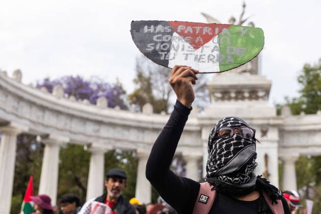 March 30, 2026, Mexico City, Mexico: People and activist groups marched in Mexico City in support of the Palestinian people, as part of the commemoration of Palestinian Land Day. The demonstration moved from the Hemiciclo a Juarez to the Angel of Independence, with the participation of social, student and civil organizations calling for an end to the violence and justice for Palestine. Mexico City Mexico  - ZUMAl178 20260330_znp_l178_002 Copyright: xCristianxLeyvax