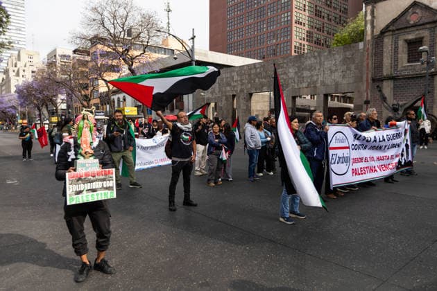March 30, 2026, Mexico City, Mexico: People and activist groups marched in Mexico City in support of the Palestinian people, as part of the commemoration of Palestinian Land Day. The demonstration moved from the Hemiciclo a Juarez to the Angel of Independence, with the participation of social, student and civil organizations calling for an end to the violence and justice for Palestine. Mexico City Mexico  - ZUMAl178 20260330_znp_l178_005 Copyright: xCristianxLeyvax