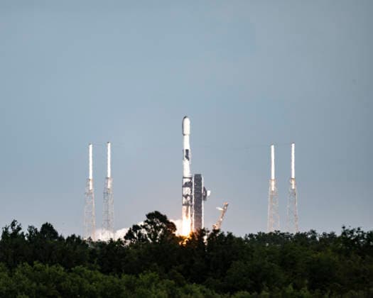 News Bilder des Tages #2 March 30, 2026, Merritt Island, Florida, USA: A SpaceX Falcon 9 rocket carrying 29 Starlink satellites, lifts off from Space Launch Complex-40 at Cape Canaveral Space Force Station, Florida, at 5:15 p.m. EDT on Mar. 22, 2026. Merritt Island USA - ZUMAb267 20260330_znp_b267_002 Copyright: xCharlesxBriggsx