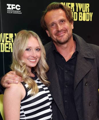 Entertainment Bilder des Tages #2 Los Angeles CA March 30 Kayla Radomski, Jason Segel at the Los Angeles Premiere Of Over Your Dead Body at Vidiots in Los Angeles on March 3, 2026 Credit Faye AdMedia 454610 2026 03 30 CA Los Angeles United States  Copyright: xAdMediax STAR_454610_116